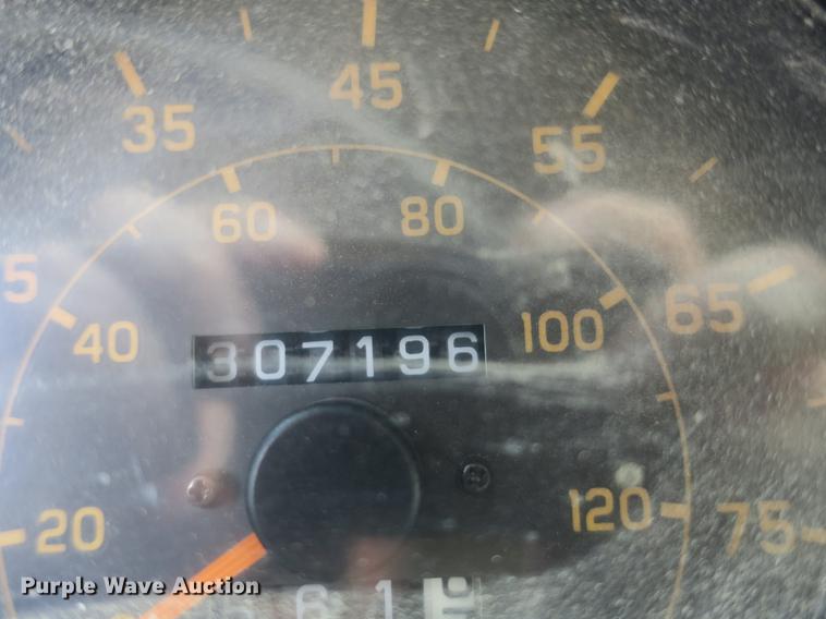 image for item DB8804 2001 GMC T6500 box truck