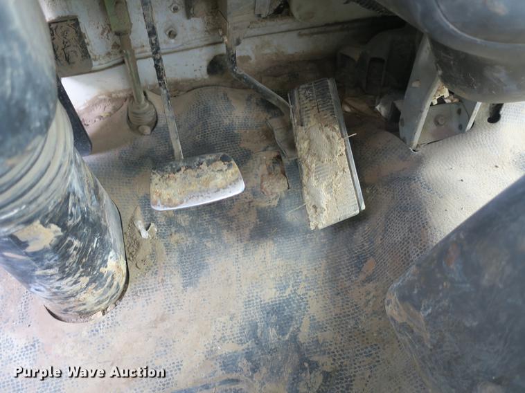 image for item DB8804 2001 GMC T6500 box truck