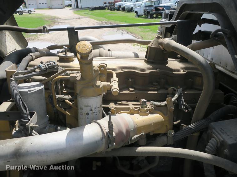 image for item DB8804 2001 GMC T6500 box truck