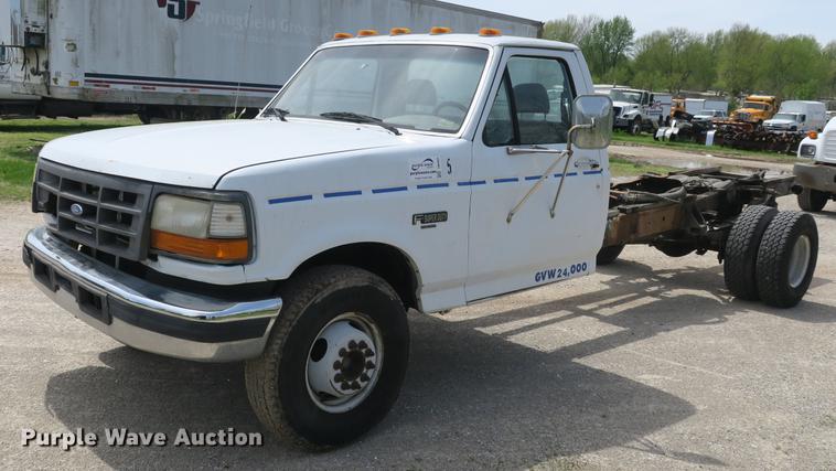 image for item DB8805 1994 Ford F450 Super Duty truck cab and chassis