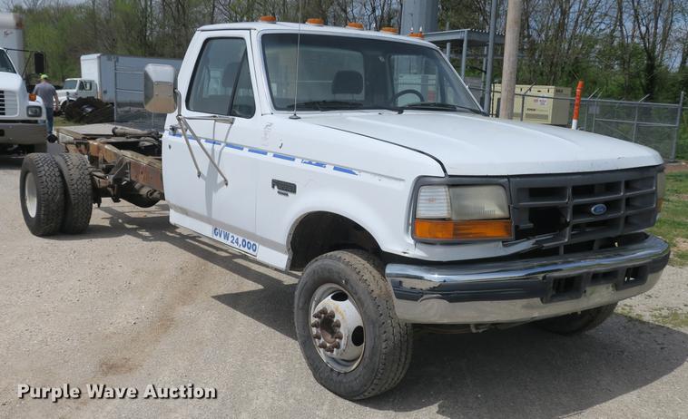 image for item DB8805 1994 Ford F450 Super Duty truck cab and chassis