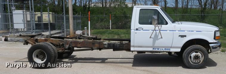 image for item DB8805 1994 Ford F450 Super Duty truck cab and chassis