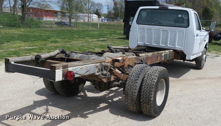 image for item DB8805 1994 Ford F450 Super Duty truck cab and chassis