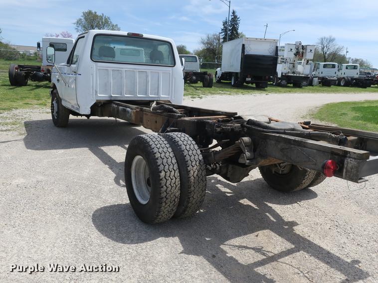 image for item DB8805 1994 Ford F450 Super Duty truck cab and chassis