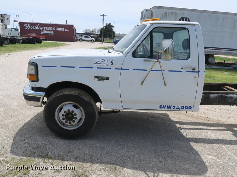 image for item DB8805 1994 Ford F450 Super Duty truck cab and chassis