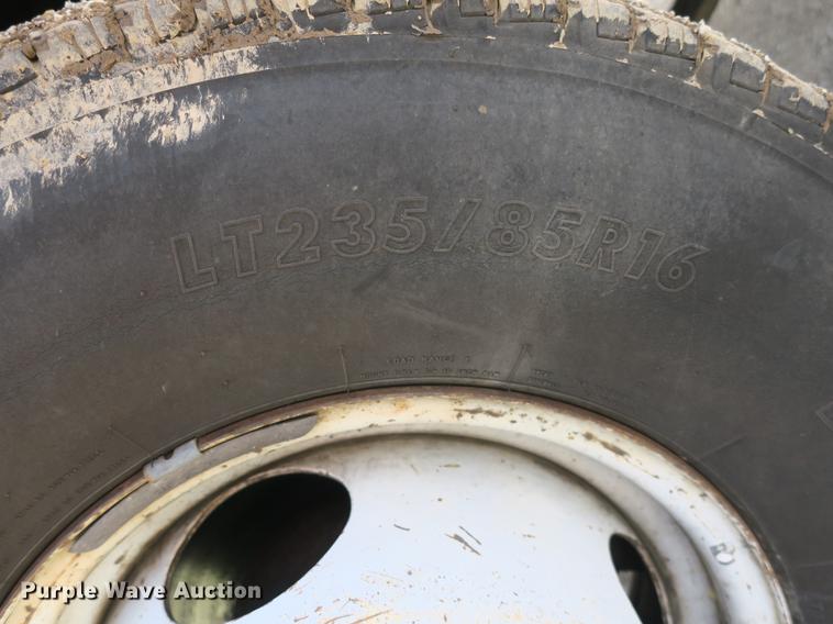 image for item DB8805 1994 Ford F450 Super Duty truck cab and chassis