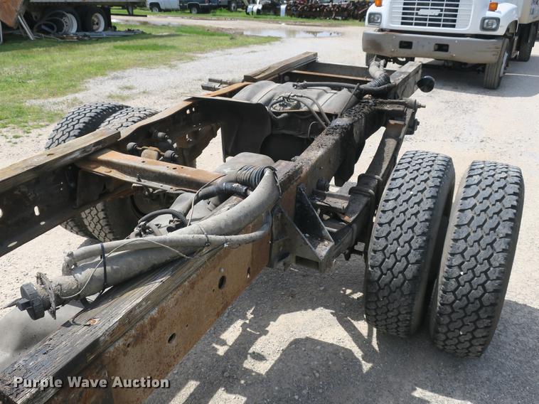 image for item DB8805 1994 Ford F450 Super Duty truck cab and chassis