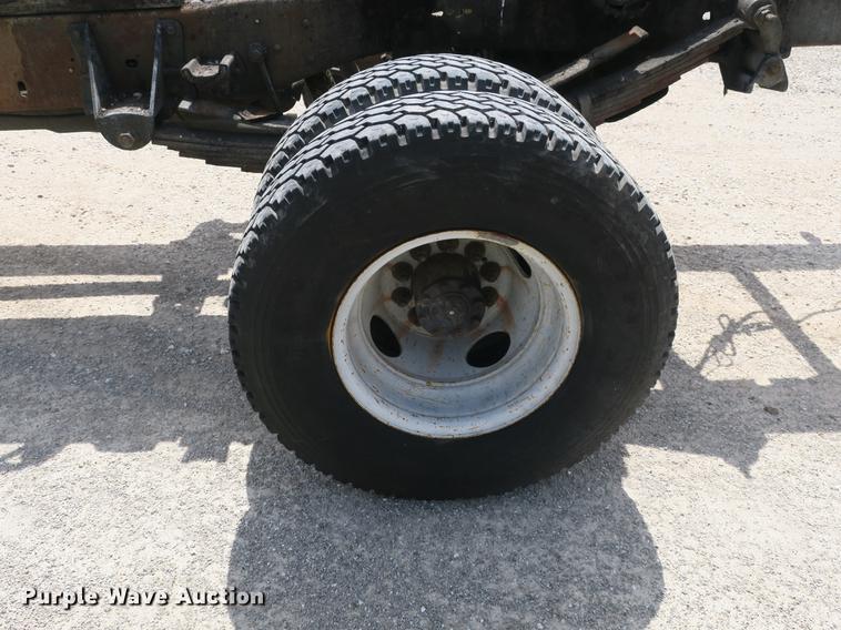 image for item DB8805 1994 Ford F450 Super Duty truck cab and chassis