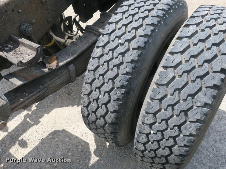 image for item DB8805 1994 Ford F450 Super Duty truck cab and chassis