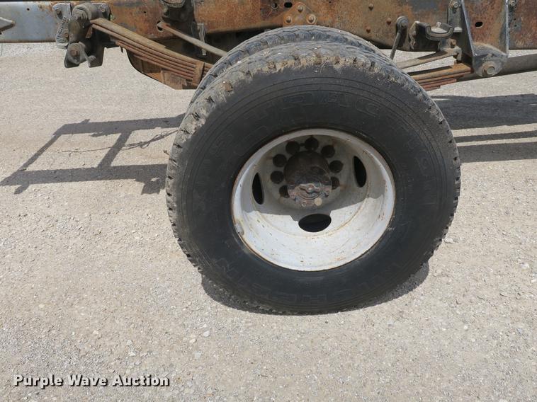 image for item DB8805 1994 Ford F450 Super Duty truck cab and chassis