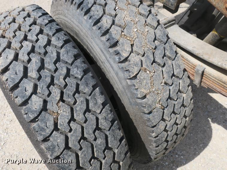 image for item DB8805 1994 Ford F450 Super Duty truck cab and chassis