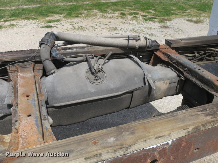 image for item DB8805 1994 Ford F450 Super Duty truck cab and chassis