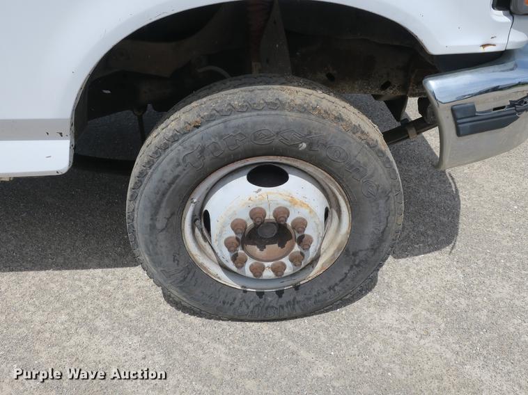 image for item DB8805 1994 Ford F450 Super Duty truck cab and chassis