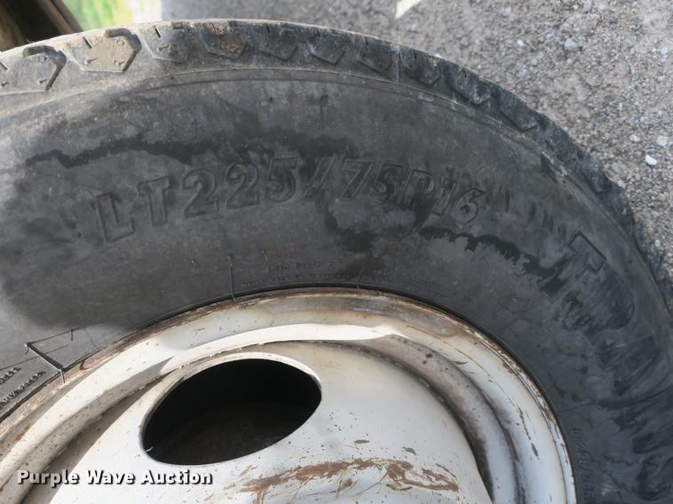 image for item DB8805 1994 Ford F450 Super Duty truck cab and chassis