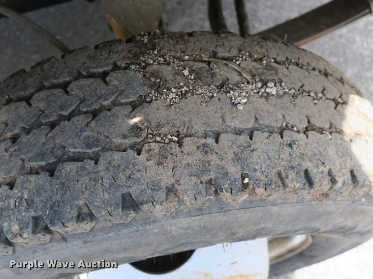 image for item DB8805 1994 Ford F450 Super Duty truck cab and chassis