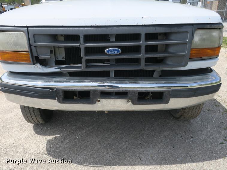 image for item DB8805 1994 Ford F450 Super Duty truck cab and chassis