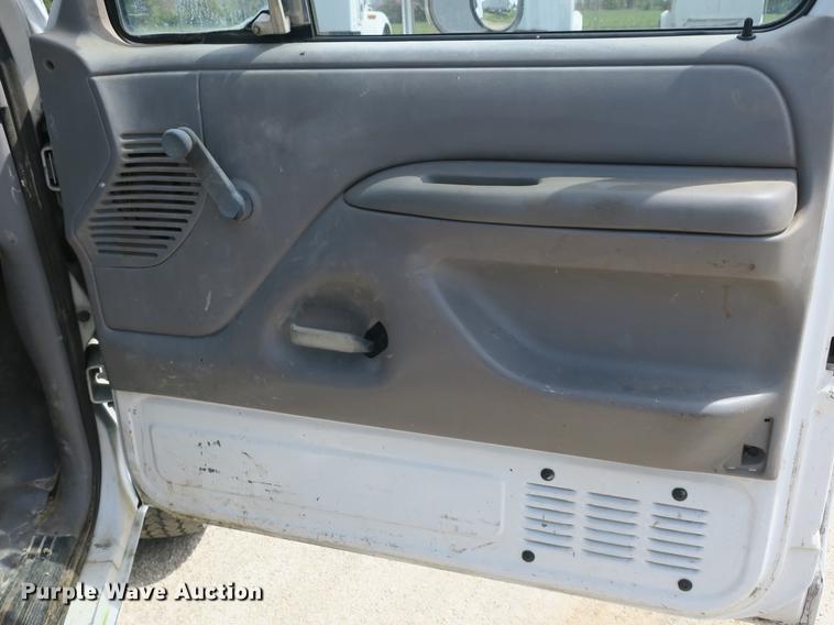 image for item DB8805 1994 Ford F450 Super Duty truck cab and chassis