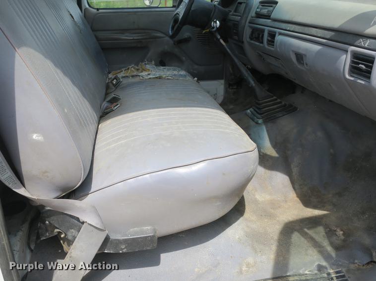 image for item DB8805 1994 Ford F450 Super Duty truck cab and chassis