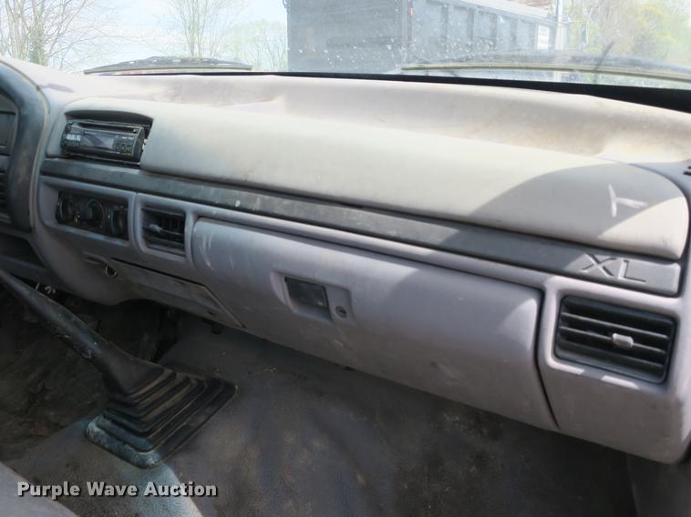 image for item DB8805 1994 Ford F450 Super Duty truck cab and chassis