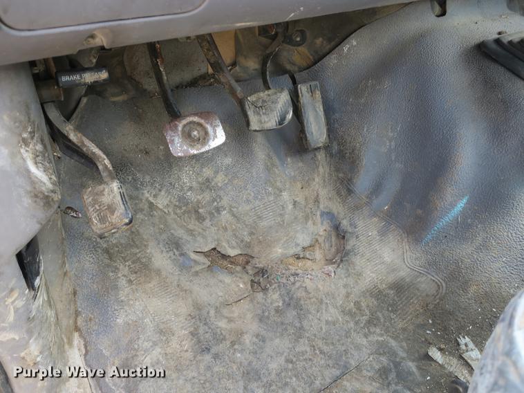 image for item DB8805 1994 Ford F450 Super Duty truck cab and chassis