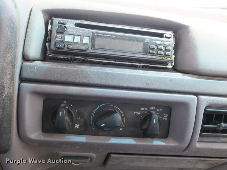 image for item DB8805 1994 Ford F450 Super Duty truck cab and chassis