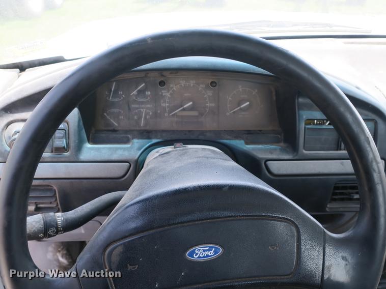 image for item DB8805 1994 Ford F450 Super Duty truck cab and chassis