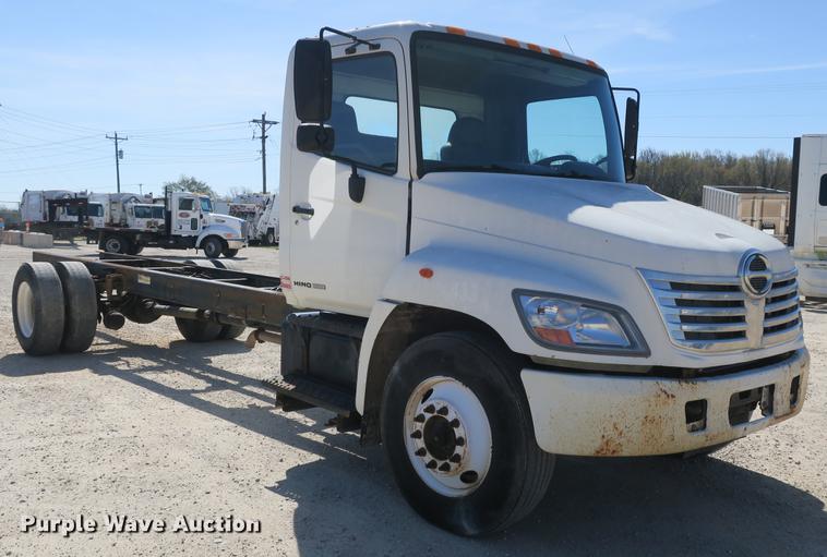 image for item DB8807 2007 Hino 308 truck cab and chassis