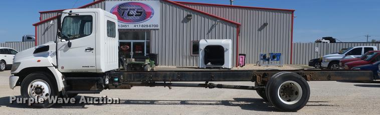 image for item DB8807 2007 Hino 308 truck cab and chassis