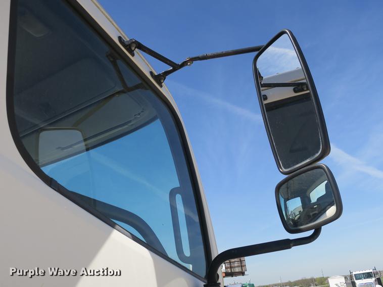 image for item DB8807 2007 Hino 308 truck cab and chassis