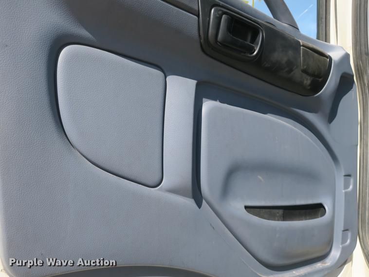 image for item DB8807 2007 Hino 308 truck cab and chassis