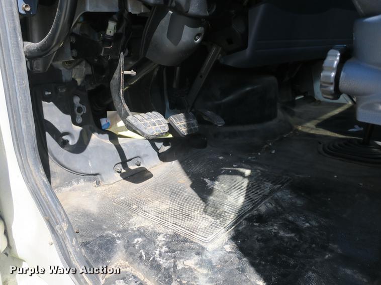 image for item DB8807 2007 Hino 308 truck cab and chassis