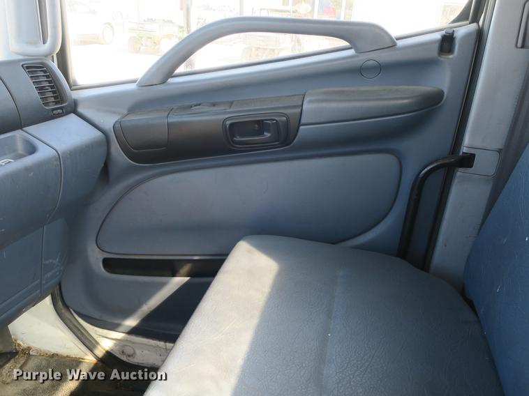 image for item DB8807 2007 Hino 308 truck cab and chassis