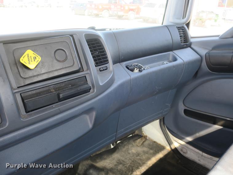 image for item DB8807 2007 Hino 308 truck cab and chassis