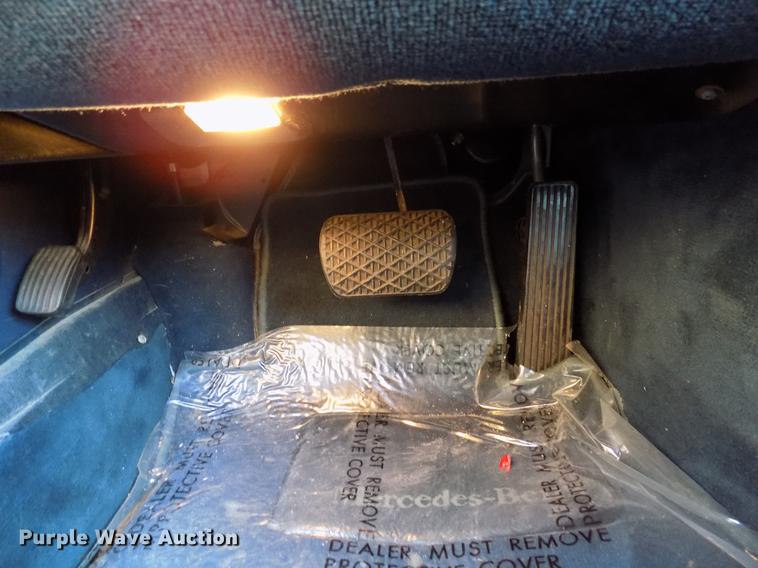 image for item DB9749 1988 Mercedes Benz 560 SL