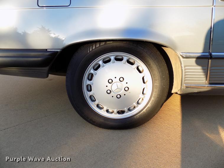 image for item DB9749 1988 Mercedes Benz 560 SL