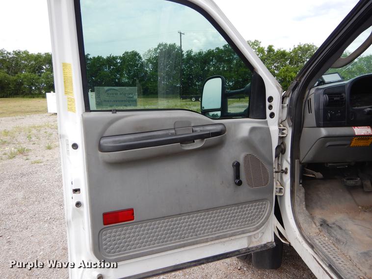 image for item DC0221 2005 Ford F550 flatbed truck