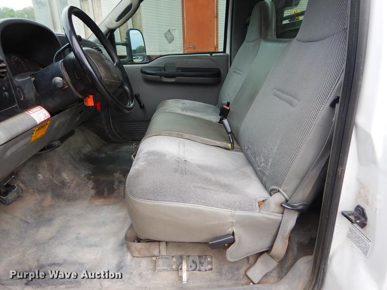 image for item DC0221 2005 Ford F550 flatbed truck