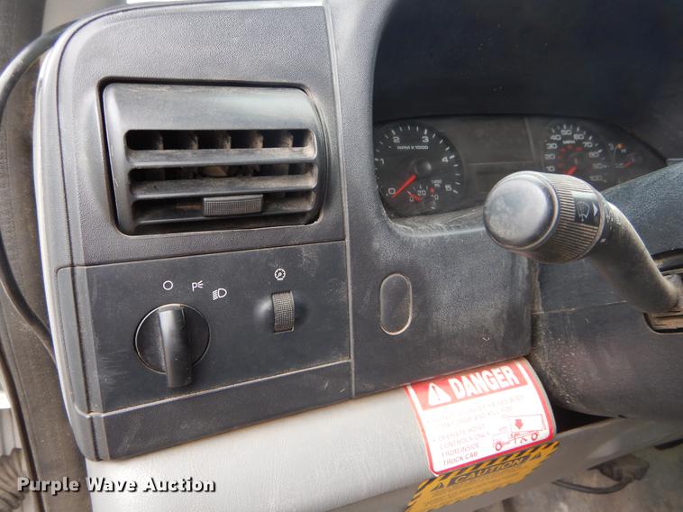 image for item DC0221 2005 Ford F550 flatbed truck