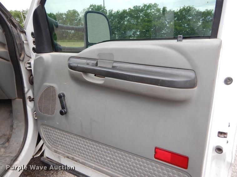 image for item DC0221 2005 Ford F550 flatbed truck