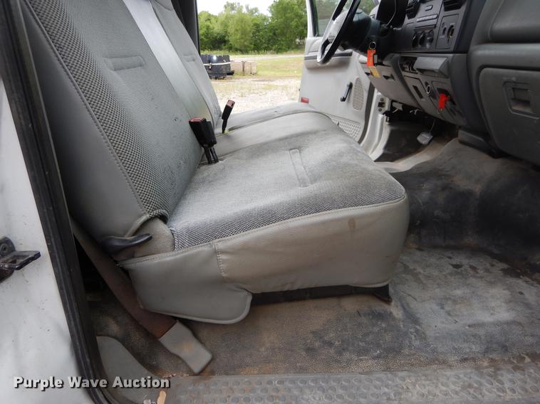 image for item DC0221 2005 Ford F550 flatbed truck