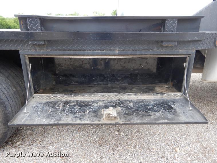 image for item DC0221 2005 Ford F550 flatbed truck