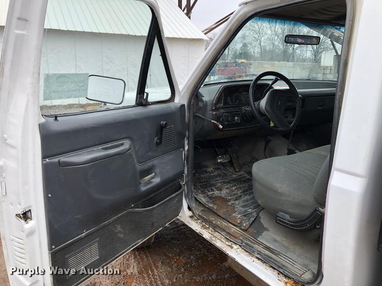 image for item DC8726 1989 Ford F350 bale bed pickup truck