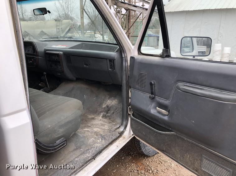 image for item DC8726 1989 Ford F350 bale bed pickup truck