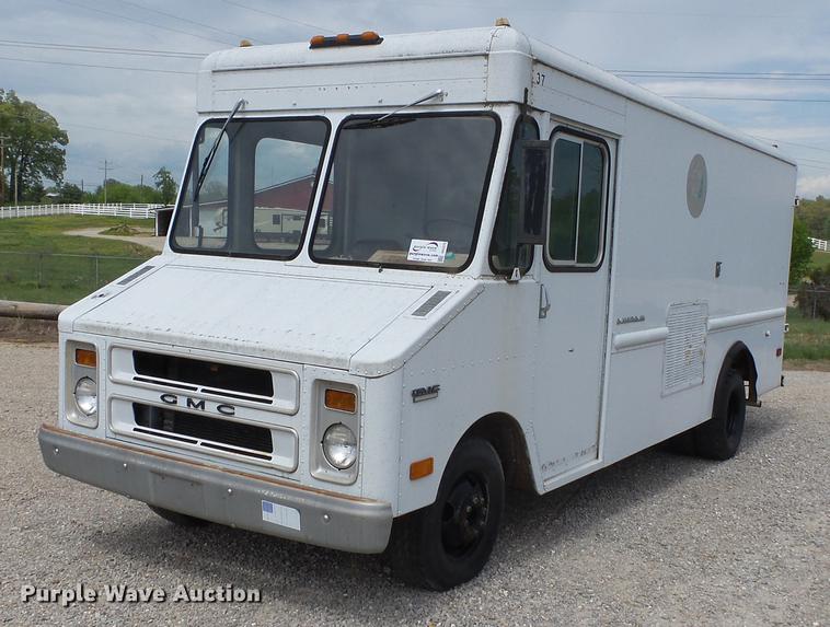 image for item DD2275 1975 GMC Value delivery truck