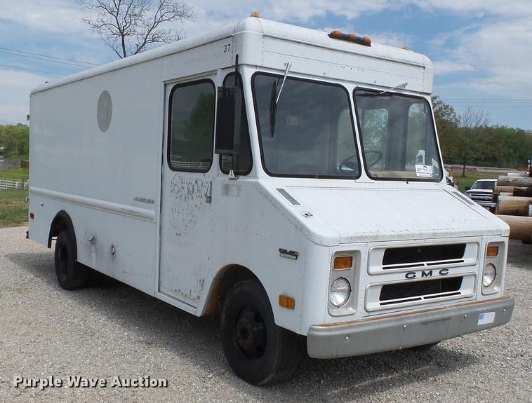 image for item DD2275 1975 GMC Value delivery truck
