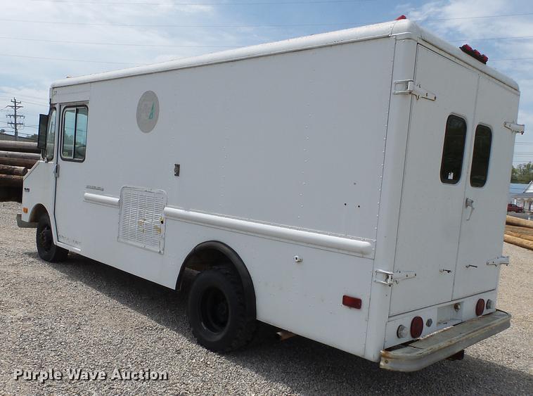 image for item DD2275 1975 GMC Value delivery truck