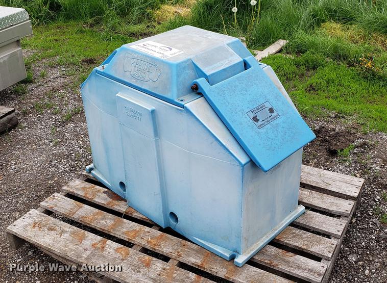 image for item DD4119 Pride of the Farm livestock tank