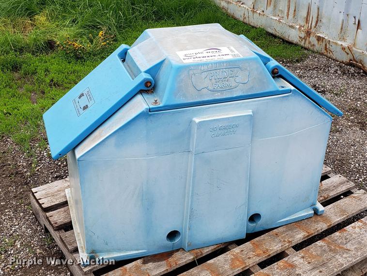 image for item DD4119 Pride of the Farm livestock tank
