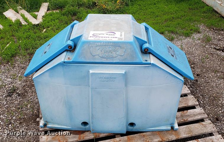 image for item DD4119 Pride of the Farm livestock tank