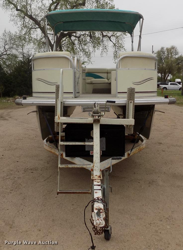 image for item DE1164 2005 Voyager pontoon boat